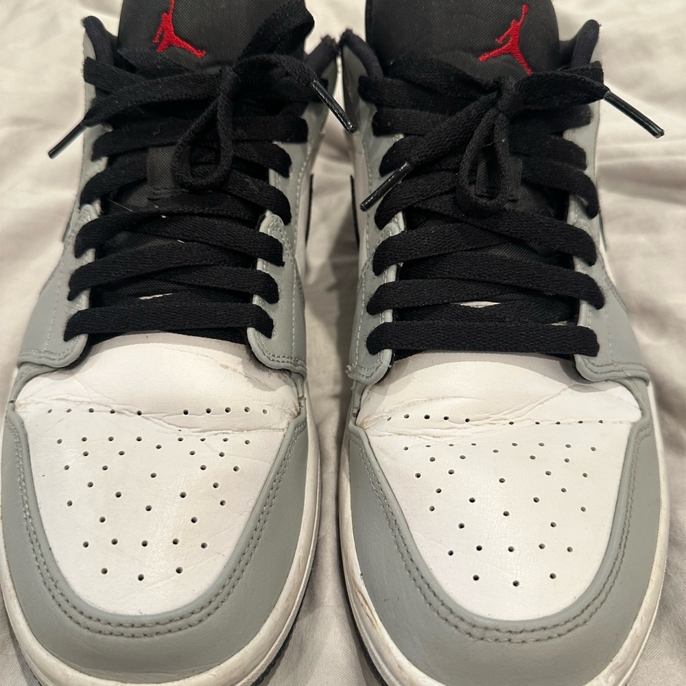 Used Air Jordan 1 - Gray, White, Black, Red